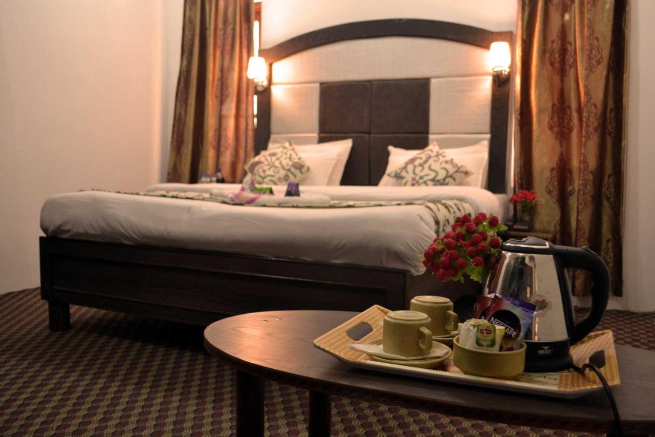 Hotel Al Azrah Srīnagar 外观 照片