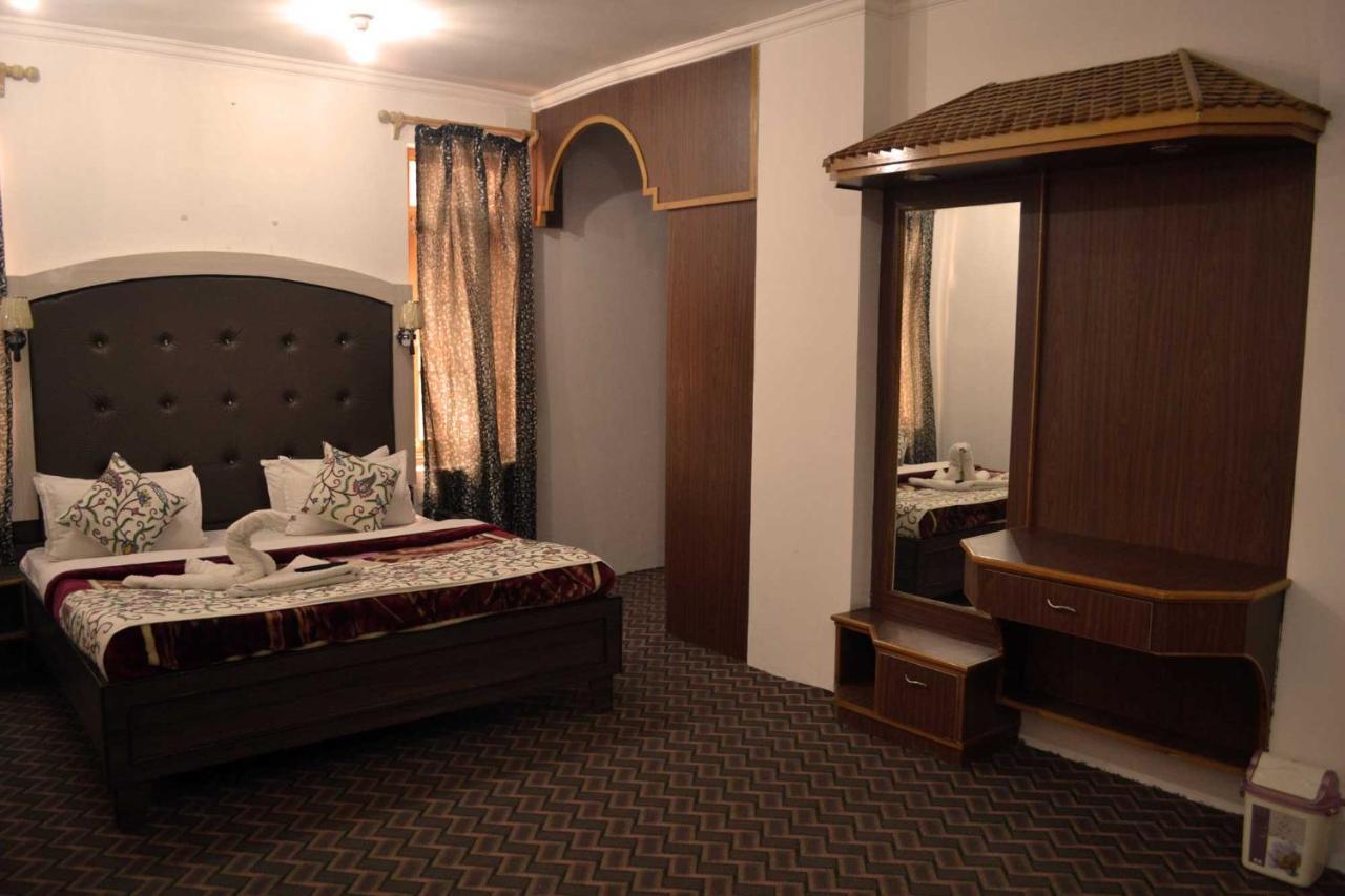 Hotel Al Azrah Srīnagar 外观 照片