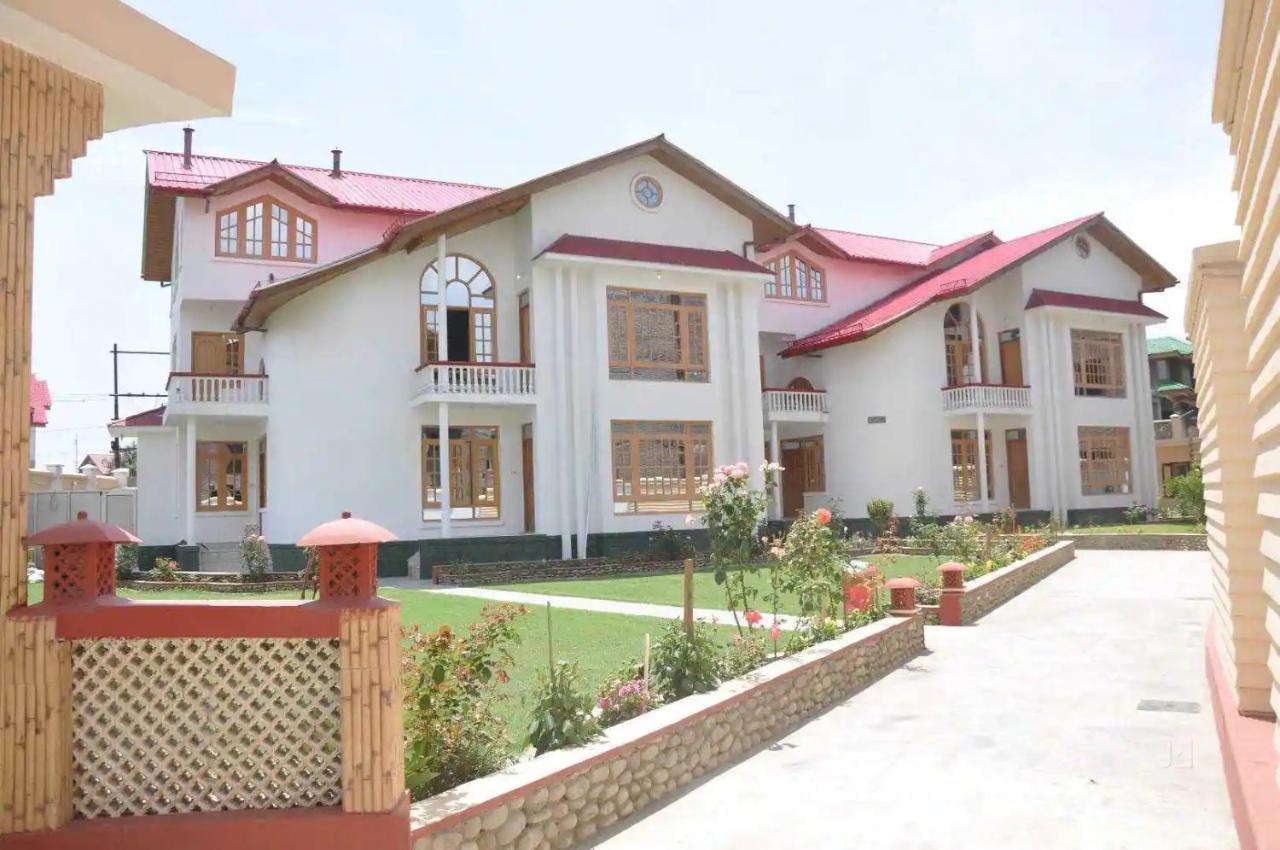 Hotel Al Azrah Srīnagar 外观 照片