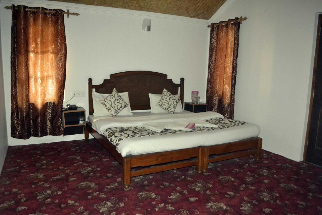 Hotel Al Azrah Srīnagar 外观 照片
