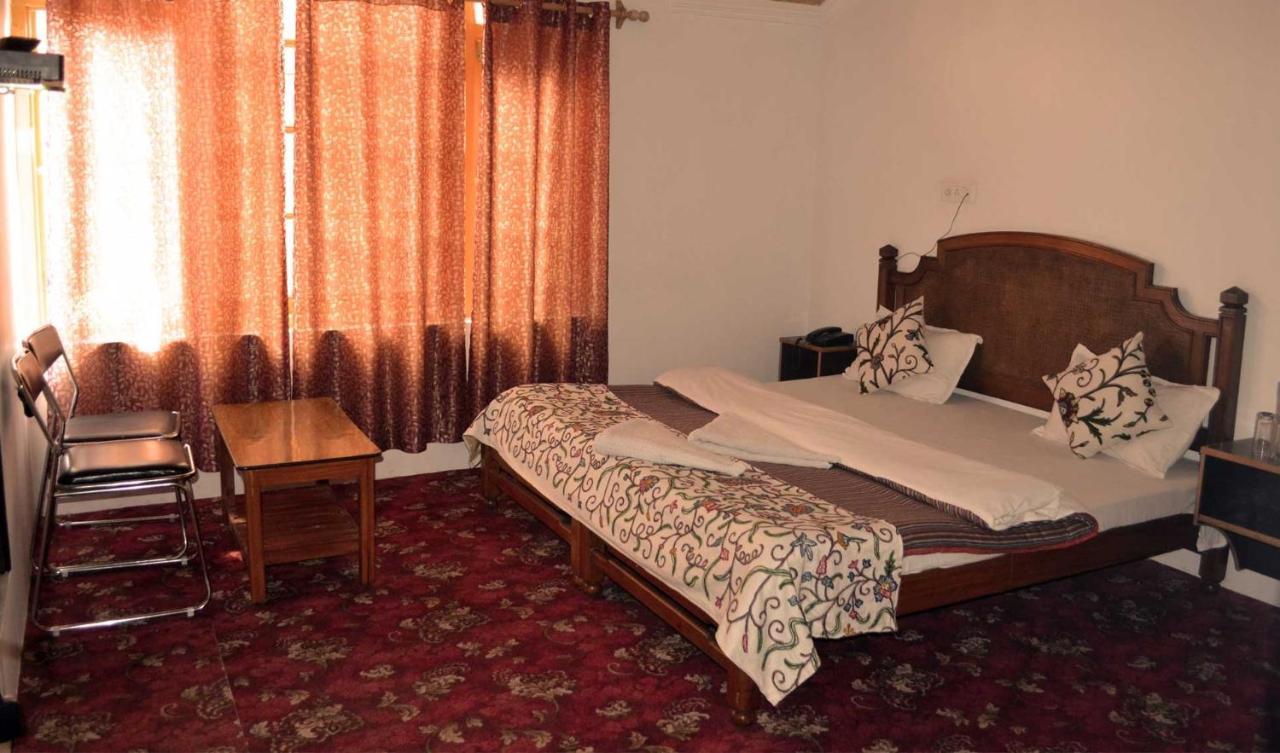 Hotel Al Azrah Srīnagar 外观 照片