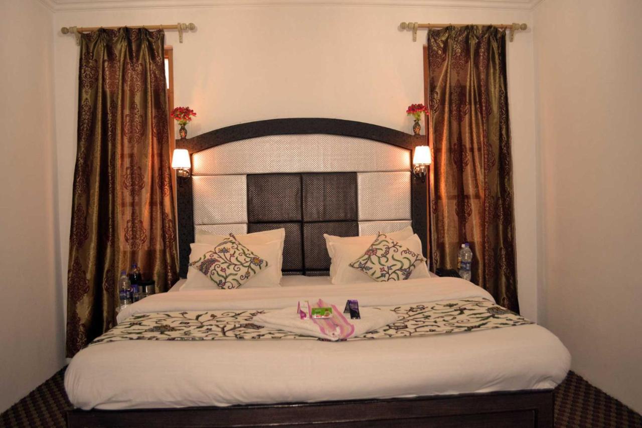 Hotel Al Azrah Srīnagar 外观 照片