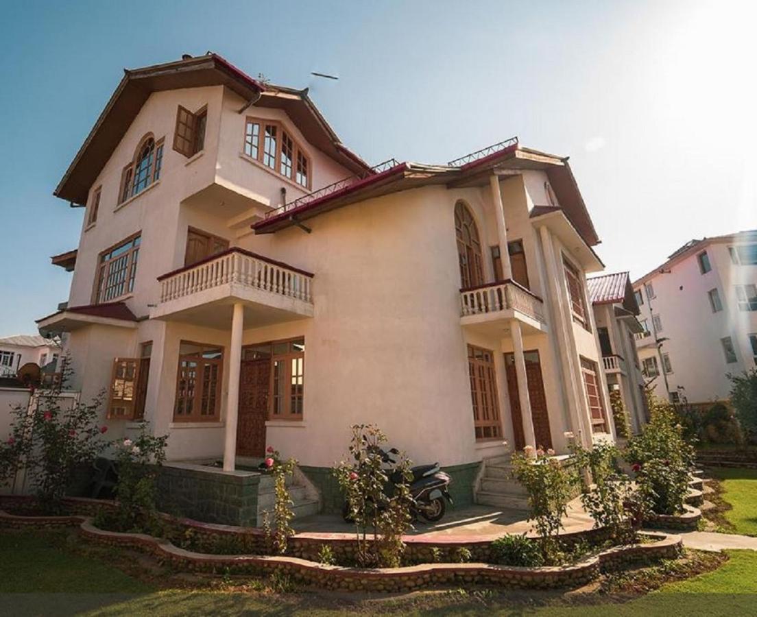 Hotel Al Azrah Srīnagar 外观 照片