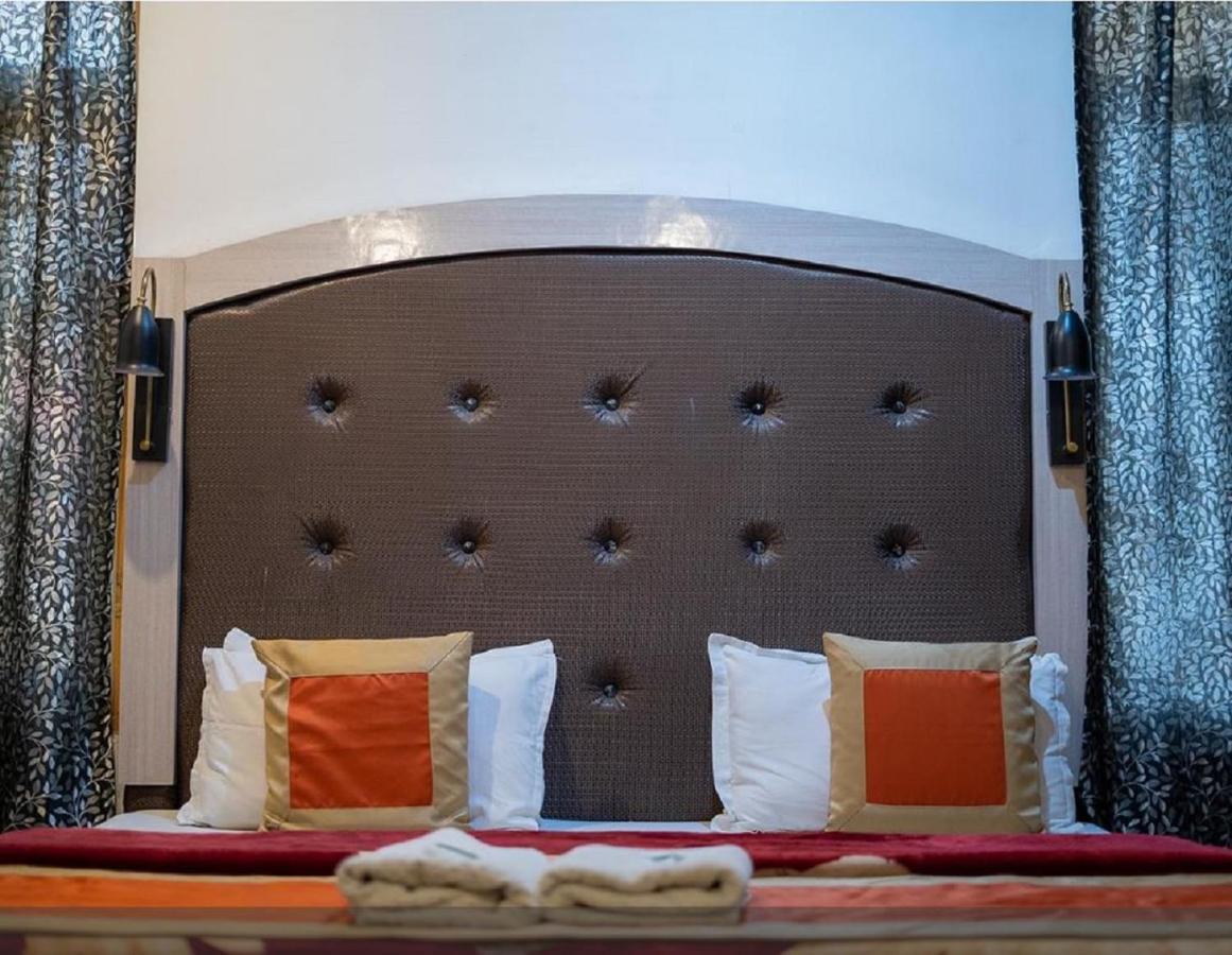 Hotel Al Azrah Srīnagar 外观 照片