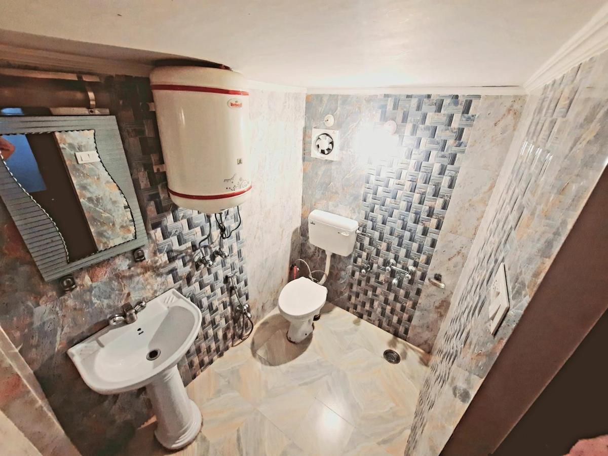 Hotel Al Azrah Srīnagar 外观 照片
